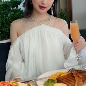 Kfashion Elegant White Off-Shoulder Blouse